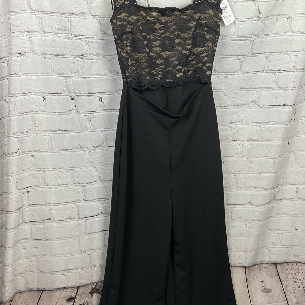 New with Tag. Windsor One Piece Wide Leg Jumpsuit. Two Piece Look. Size Small.